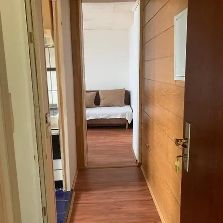 Dachgeschoss Hof アパート クレーフェルト