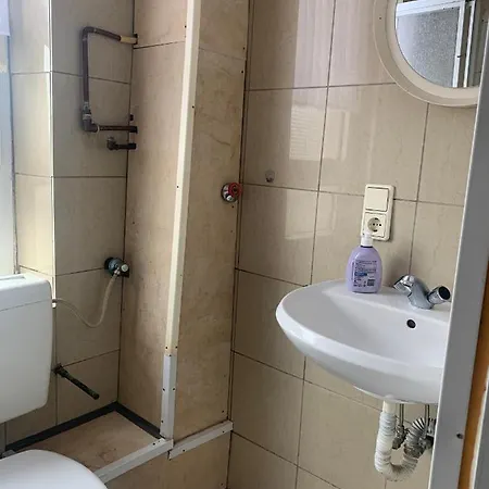 Dachgeschoss Hof דירה קרפלד